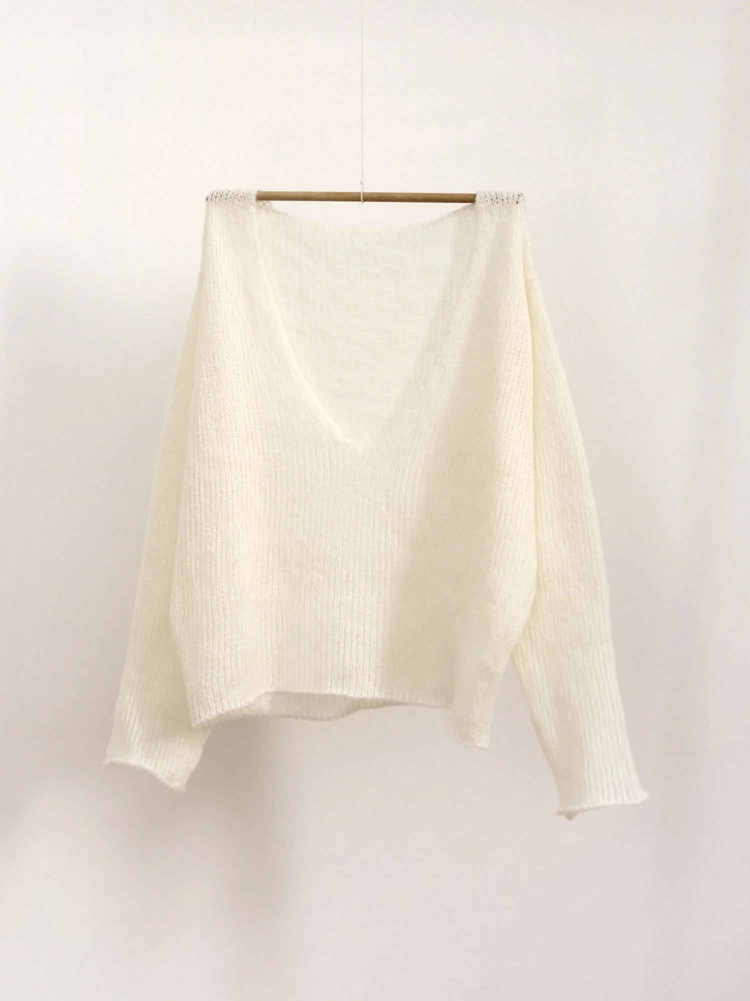 Q08—V-Neck-Sw-Nat01.jpg