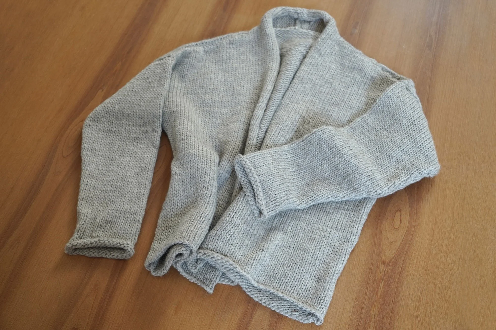 Q11.LONG-CARDIGAN—AW26-Grey.02.jpg