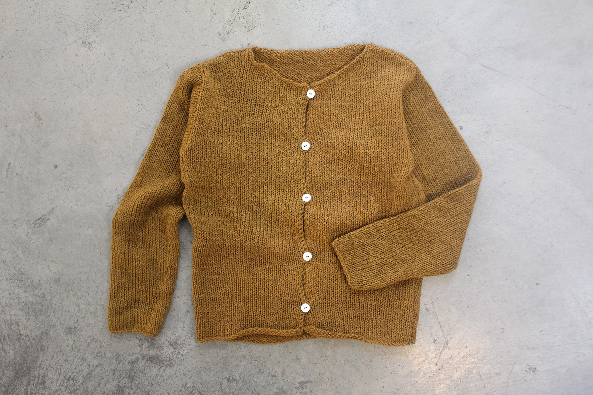 Q07-b.SIMPLE-CARDIGAN—AW26-Ochre.01.jpg