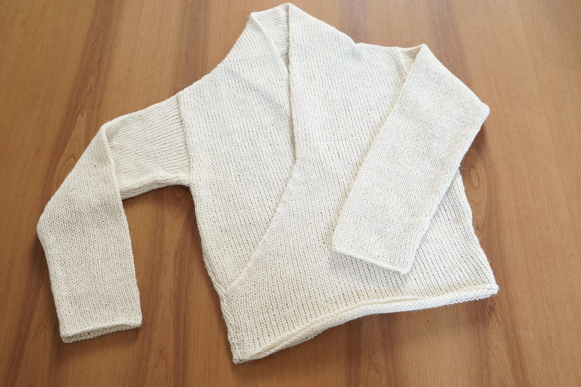 Q04.CROSS-SW—AW26-Natural.02.jpg