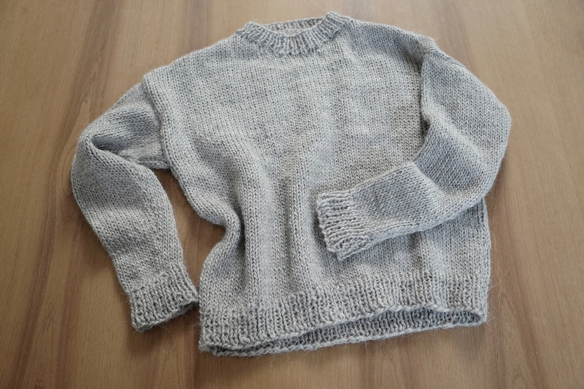 M04.BASIC-CREW-NECK-SW—AW26-Grey.02.jpg
