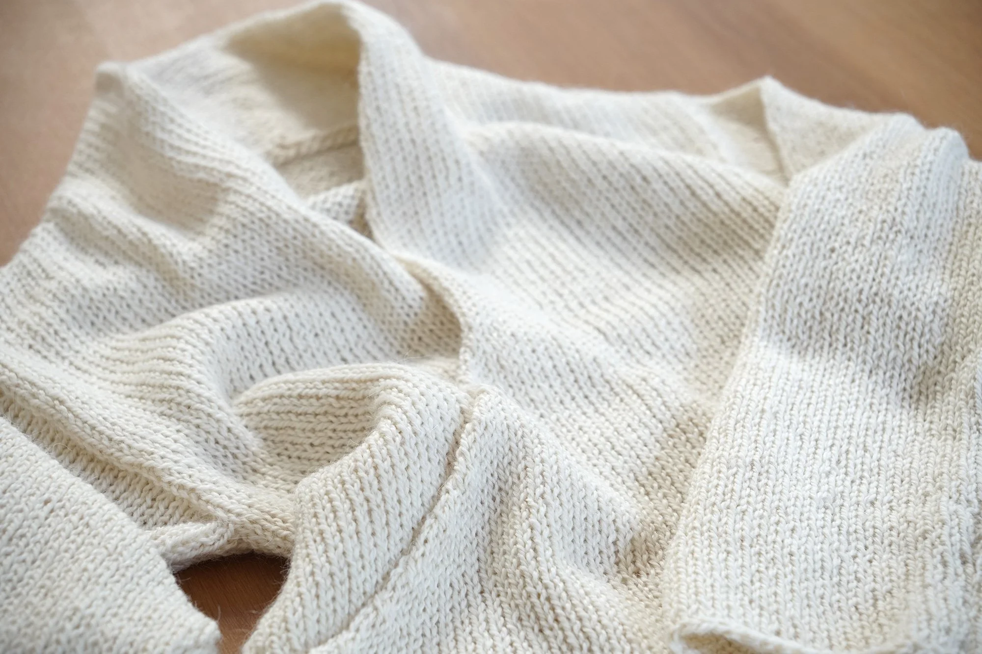 Q04.CROSS-SW—AW26-Natural.04.jpg