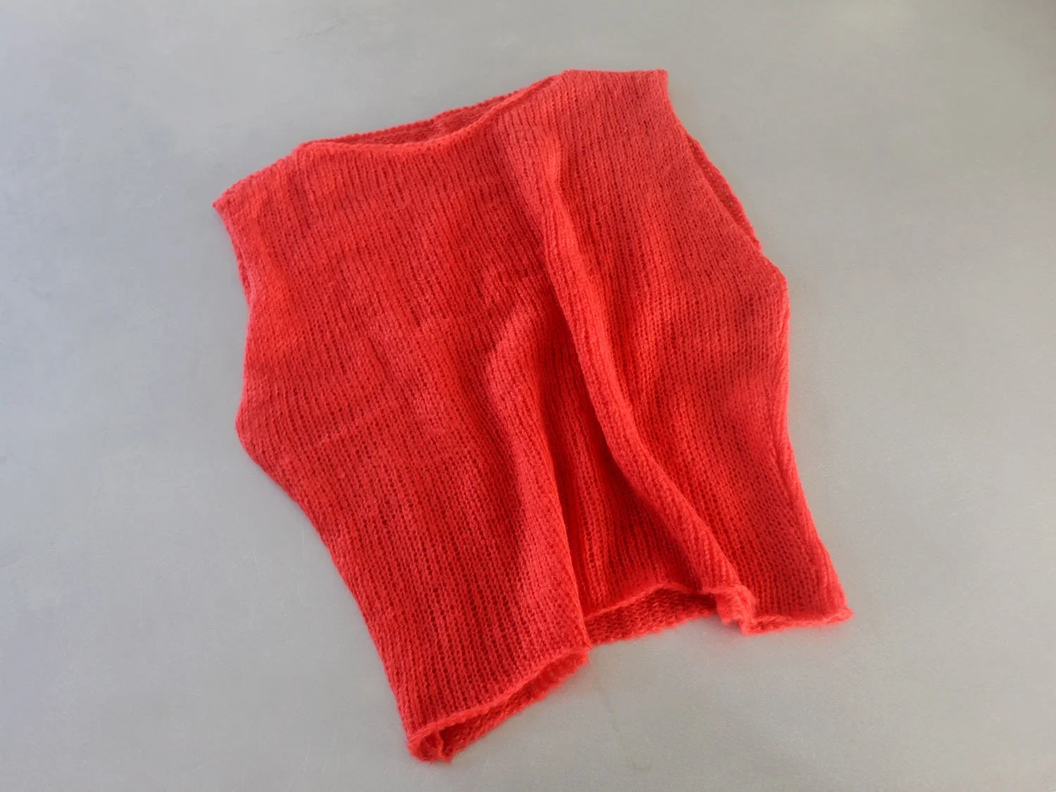 Q03—Trapezoid-Mohair-Vest-Red01.jpg