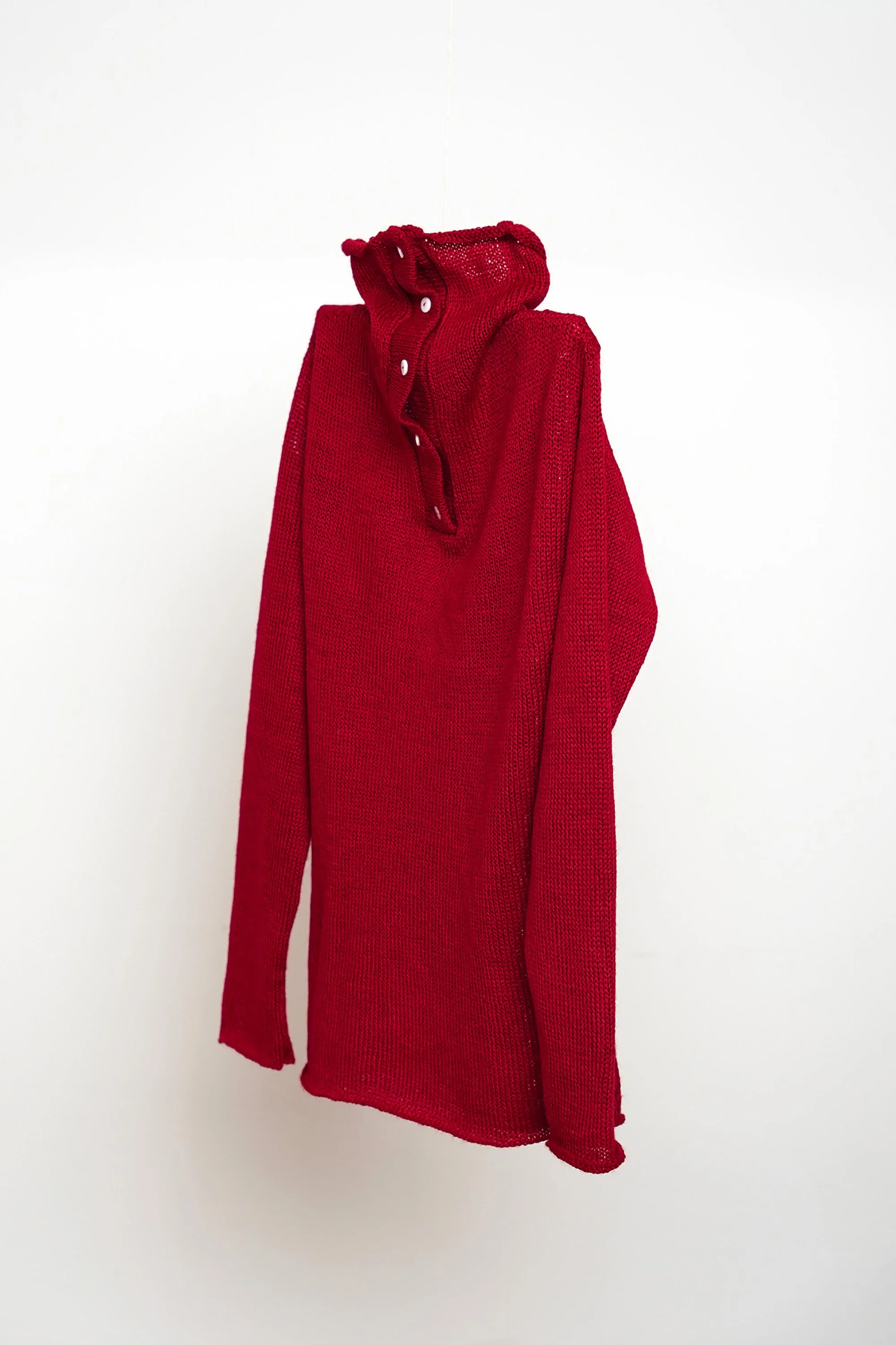 Q06.BUTTONS-HIGHNECK-SWEATER—AW26-Red.02.jpg (copia)