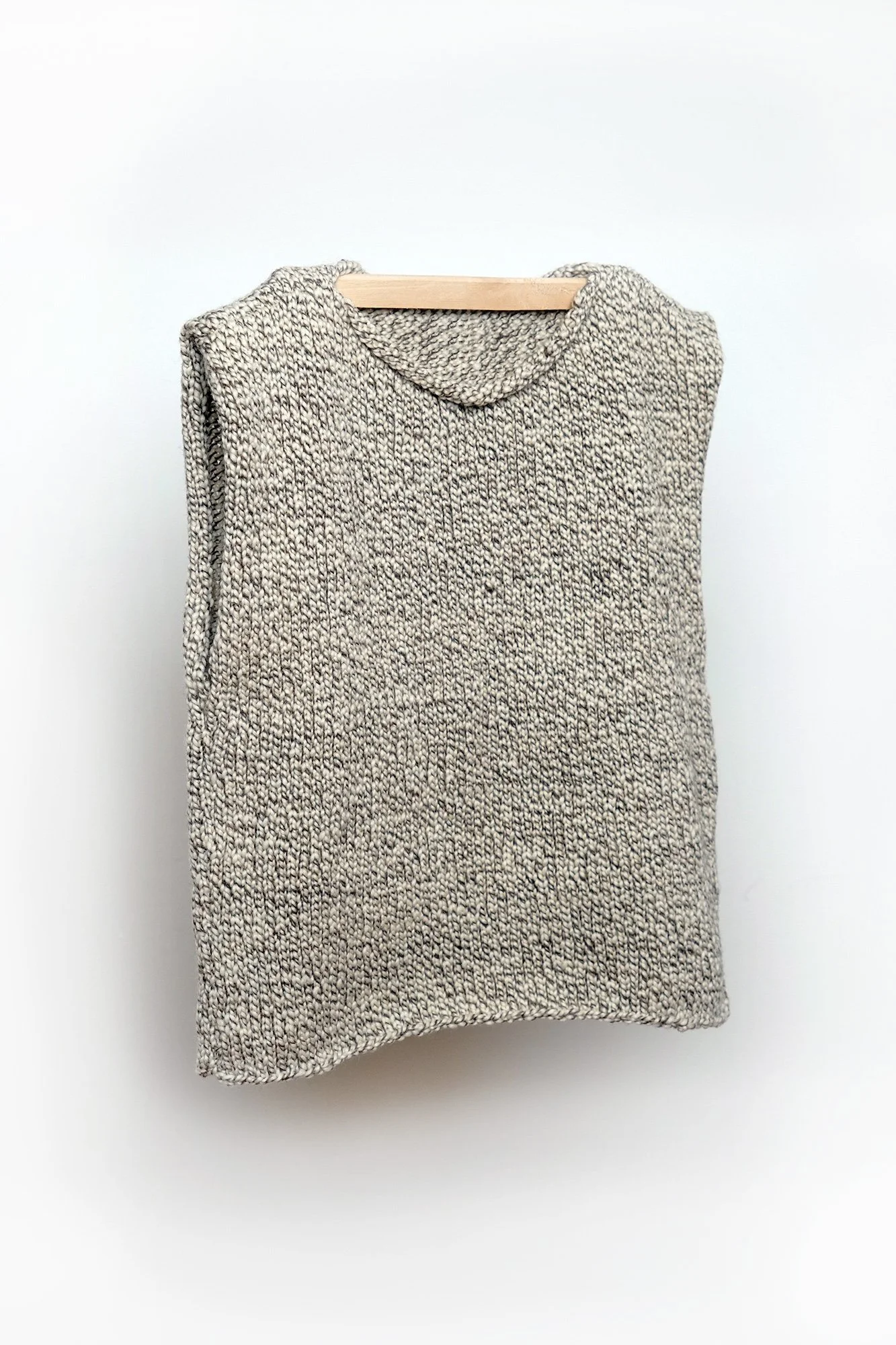 M01.UNISEX-VEST—AW26-N&B.01.jpg