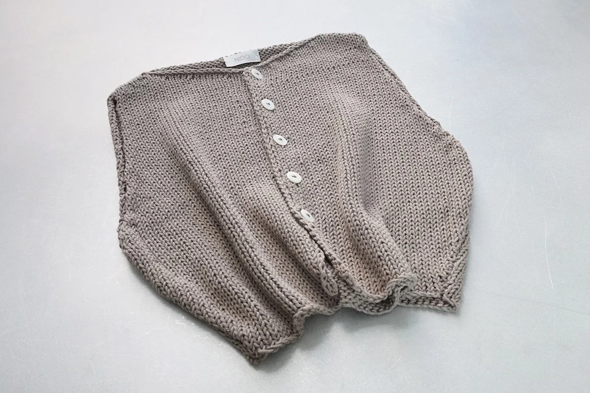 Q06.Buttoned-Crop-Vest-Mink03.jpg (copia)