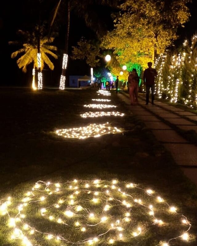 Lights will guide you home ✨

#weddings #weddingideas #weddingdecor #decorideas #decorinspo #weddinglights #lights #pathway #bangalore #vrep #visualrealityevents