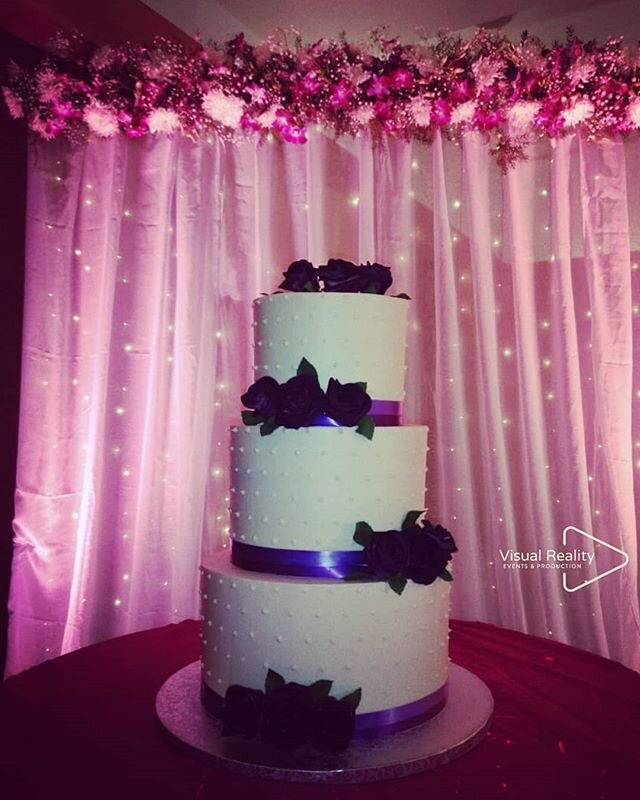 All you need is love and some cake ❤️ Gorgeous cake by @sinfulslices.blore

#wedding #weddingplanner #cake #cakesofinstagram #decorideas #decorinspo #dessert #minimalism #minimaldesign #flowers #weddinginspiration #weddingcake #cocktail #bride #bride