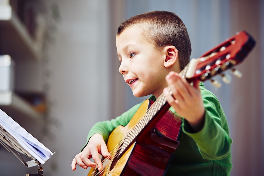 Little guitarist