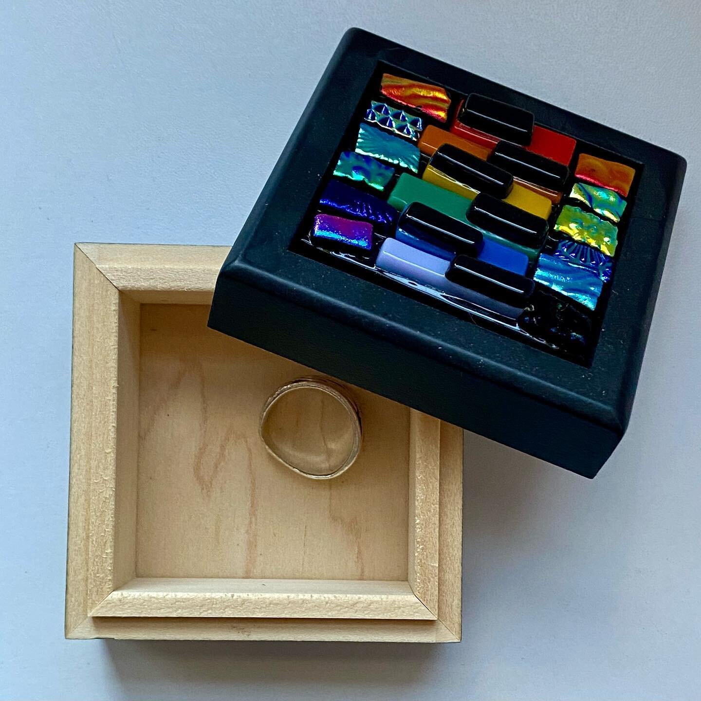 New boxes! Many sizes. Order now to receive by Christmas!  https://etsy.me/1xFnH2o #shopsmallbusiness #giftboxes #greatgifts #oneofakind #womenartists #fusedglass #chiglasscollective