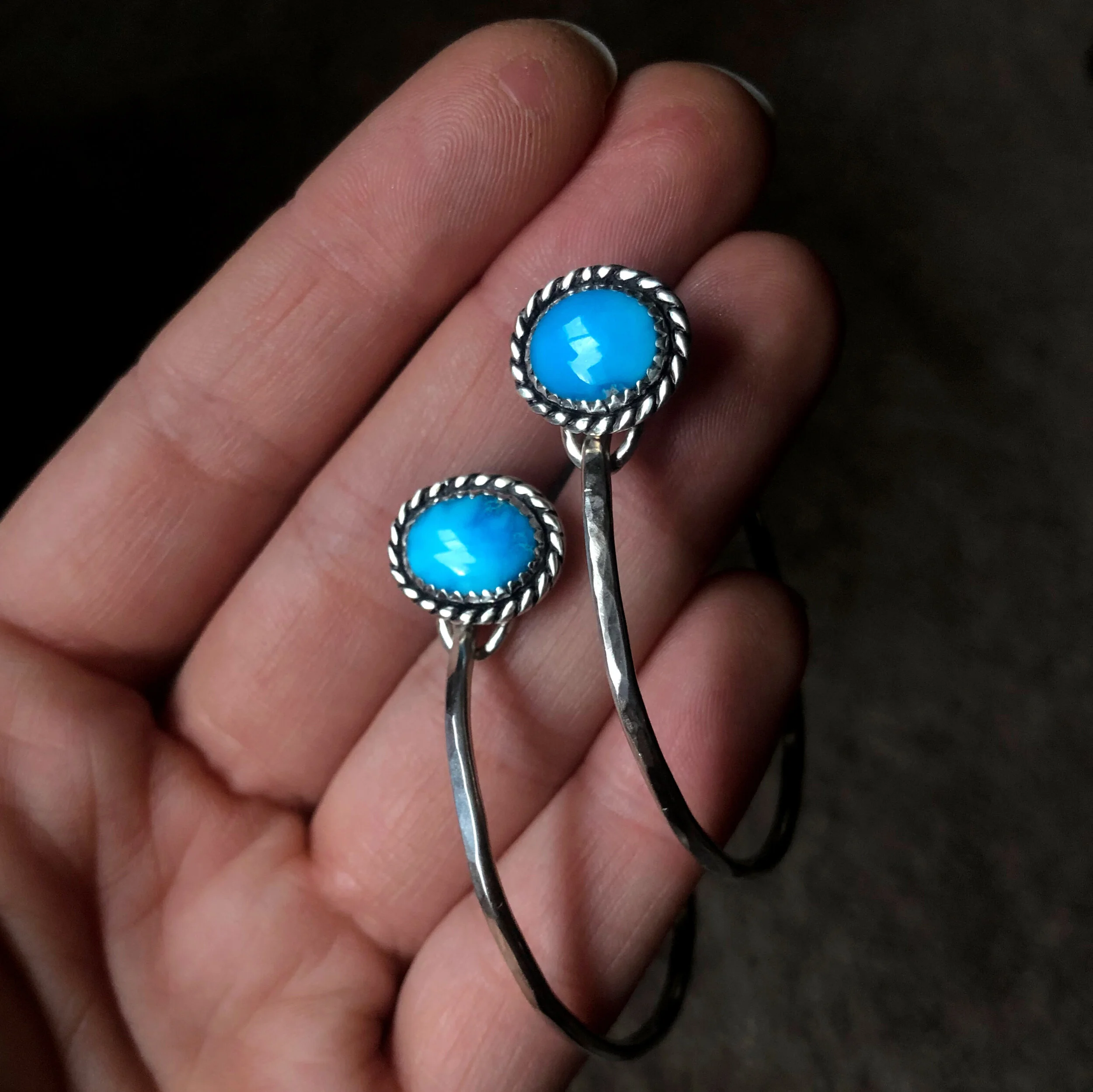 D40C2275-7D0A-452F-8FBE-856B19A3A0F4