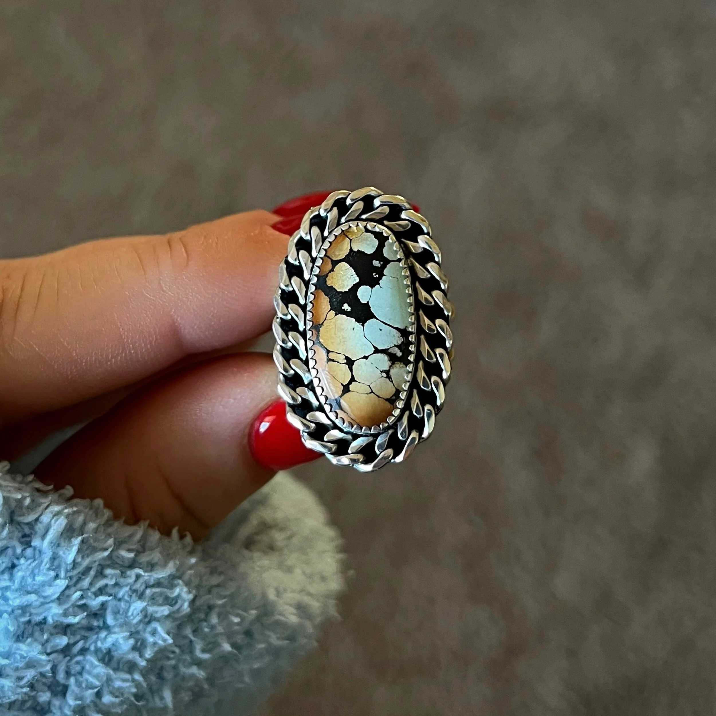 C81605F2-13D3-4176-ADA8-A3D7DAE18B2D