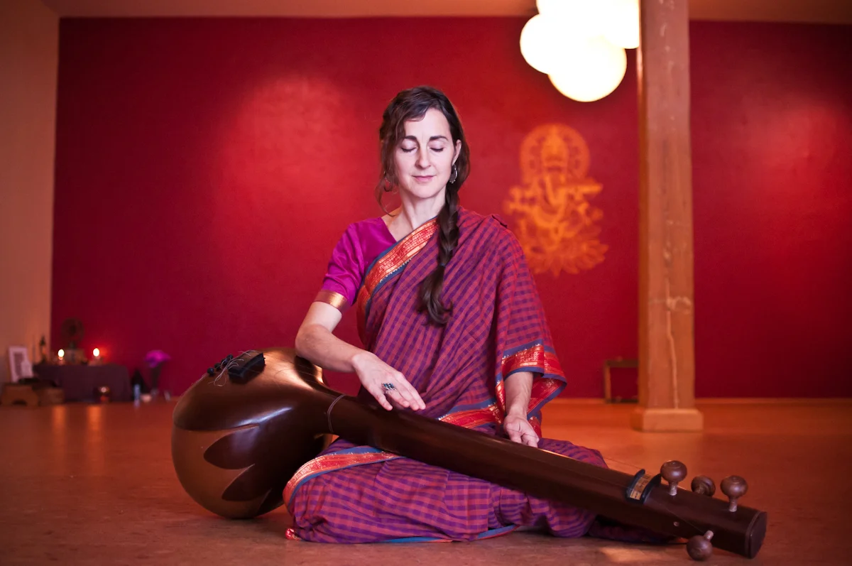 kavita playing tambura