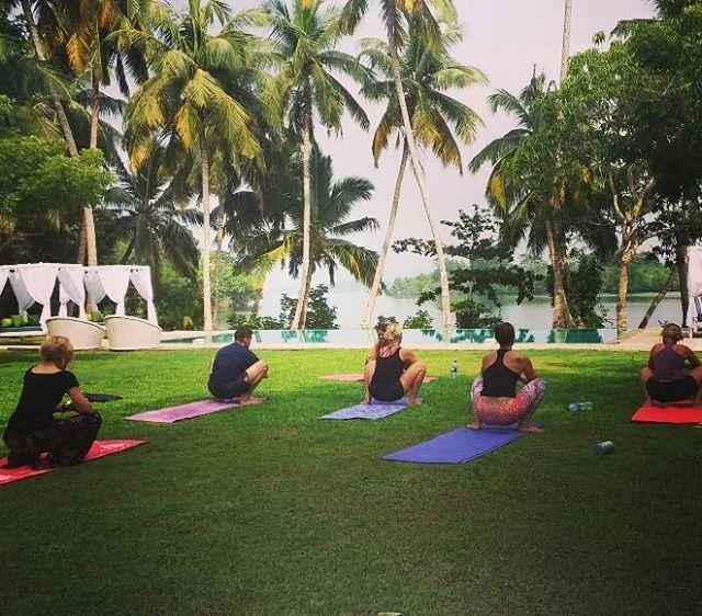 ✨ A sunny Sunday spent with fab company,  incredible food and a  fiery little flow 💞👌
.
@spaoya
.
#grateful #yoga #yogaandbrunch #yogateacher #beautifullife #community #yogasrilanka #travelsrilanka #travellingyogi #lovelanka #lankalife #yogaoutdoor