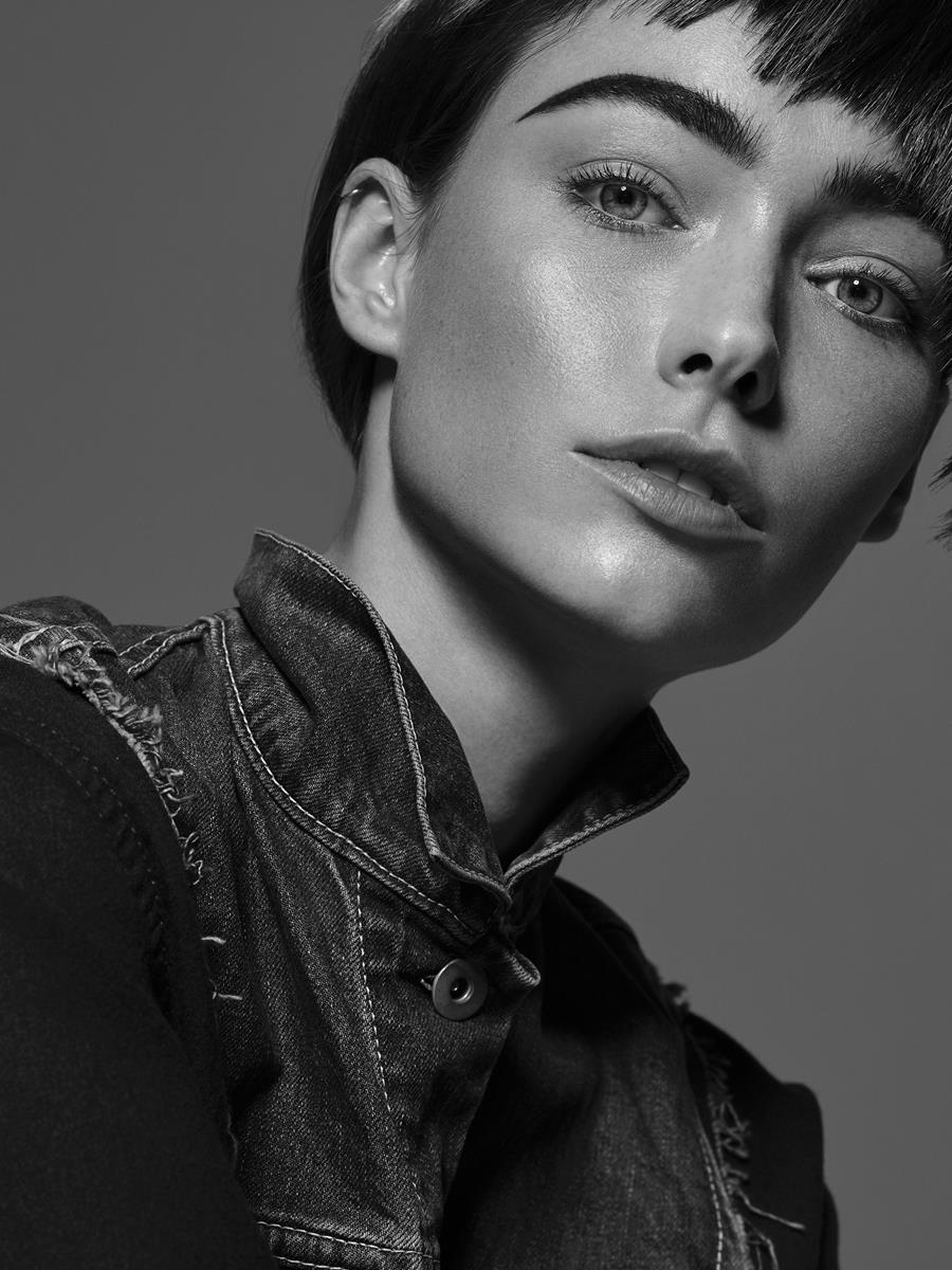 Benefit Haya Valeria119461r 02.jpg