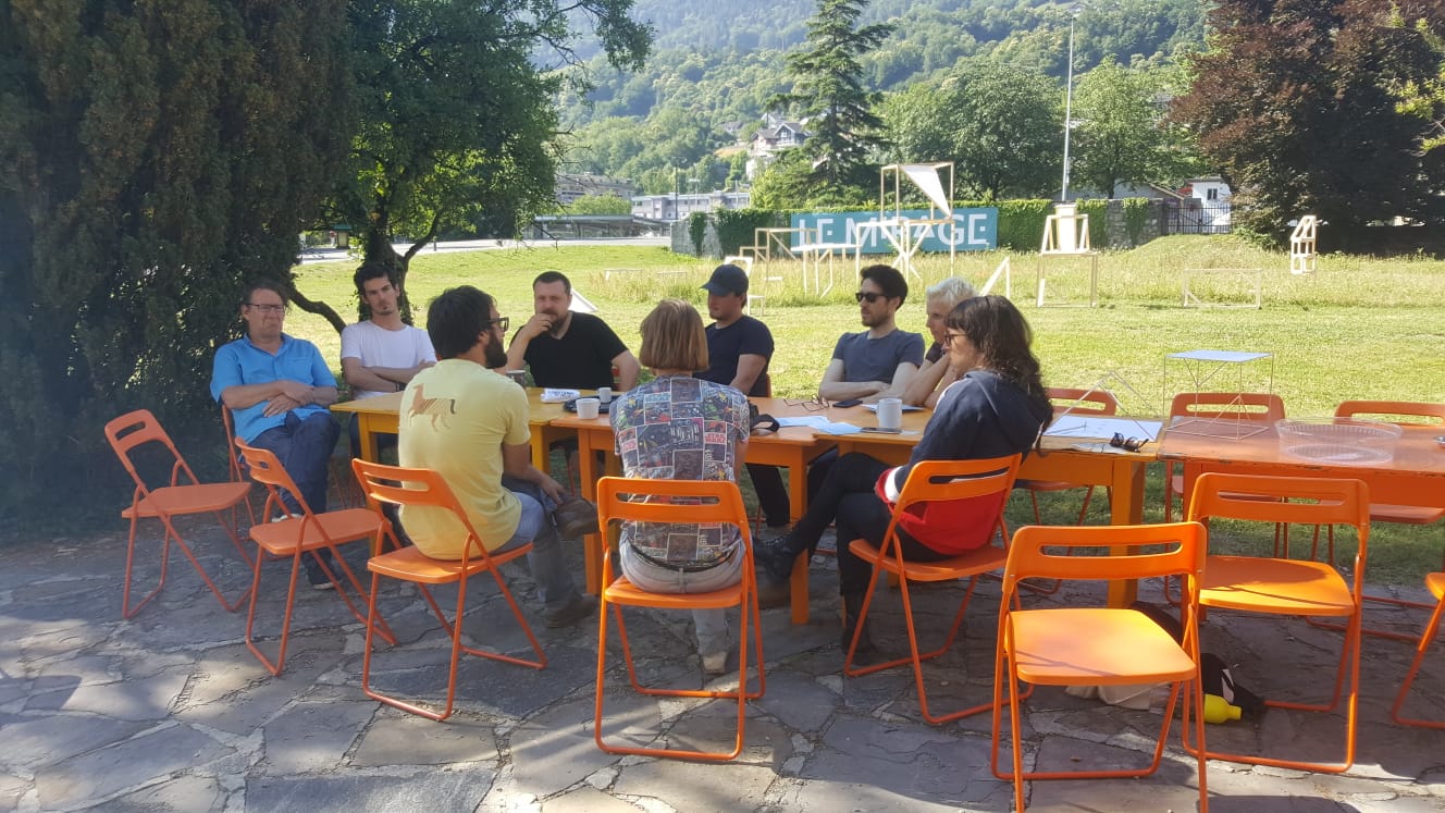 seance du matin ac le quartier culturel. Ils reviennent demain pr travailler avec nous.jpeg