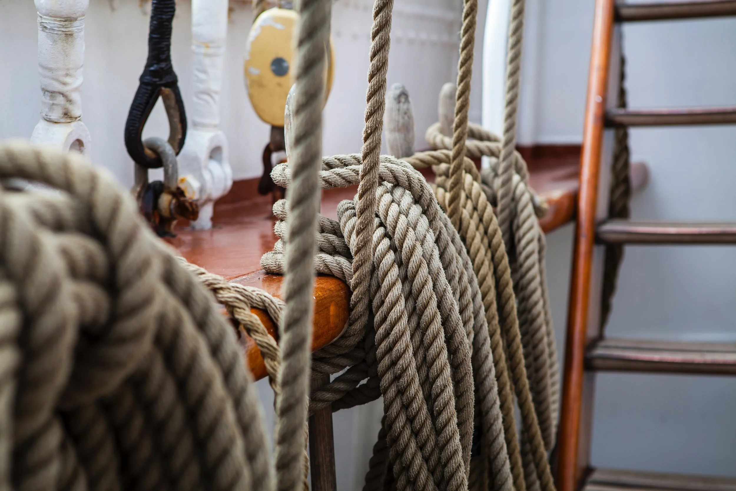 boot-seil-hangen-holz-298846.jpg