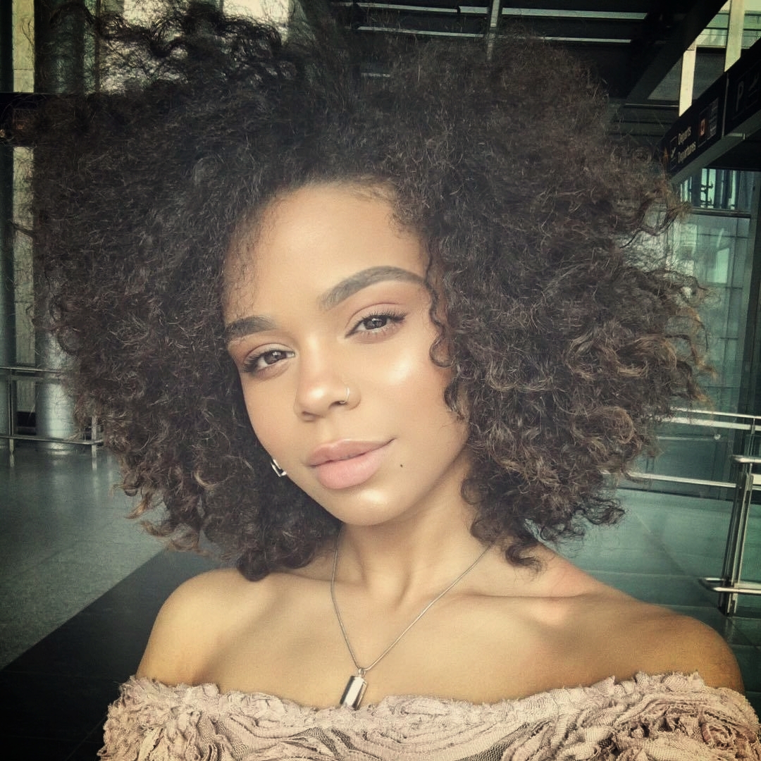 How To Do A Curly Hair Routine With Defined Frizz Free Curls Dailymoments How To Do A Curly Hair Routine With Defined Frizz Free Curls Dailymoments