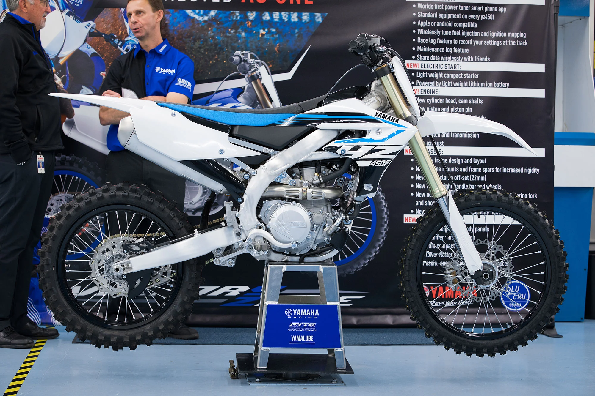 Yamaha also offers the 2018 YZ450F in Team Yamaha Blue/White. 