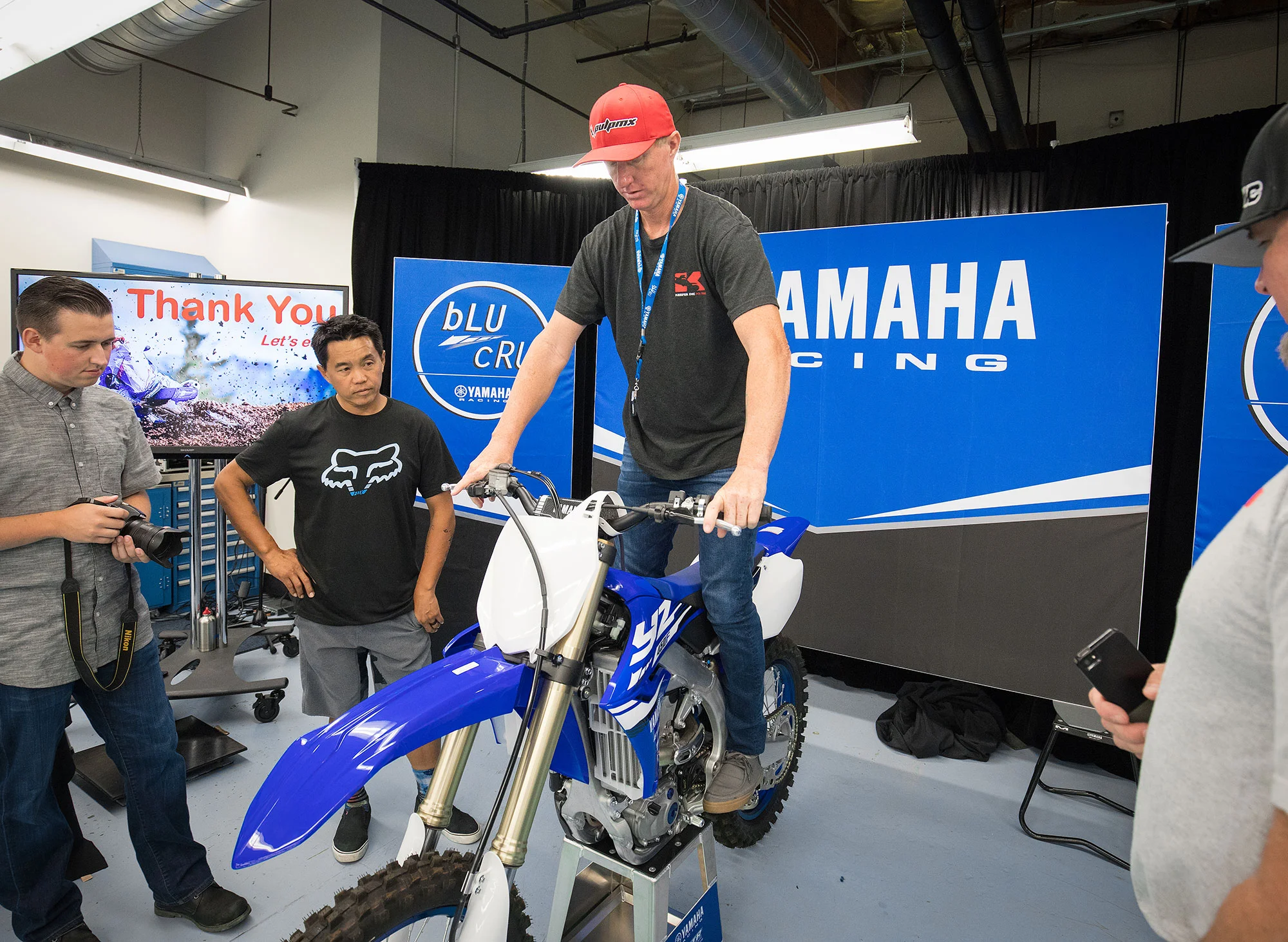 I checked out the cockpit of the new Yamaha. As you can see in the next photo it’s visibly thinner.