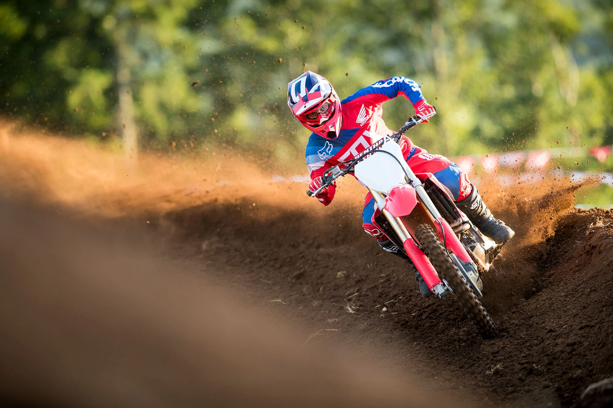 18_CRF250R_ACTION_01.jpg