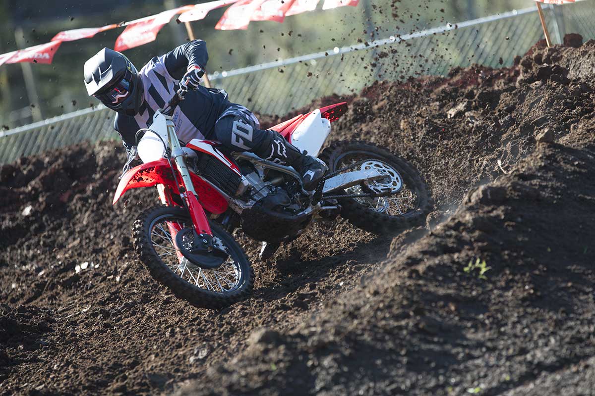 19-Honda-CRF450R_Action_4.jpg