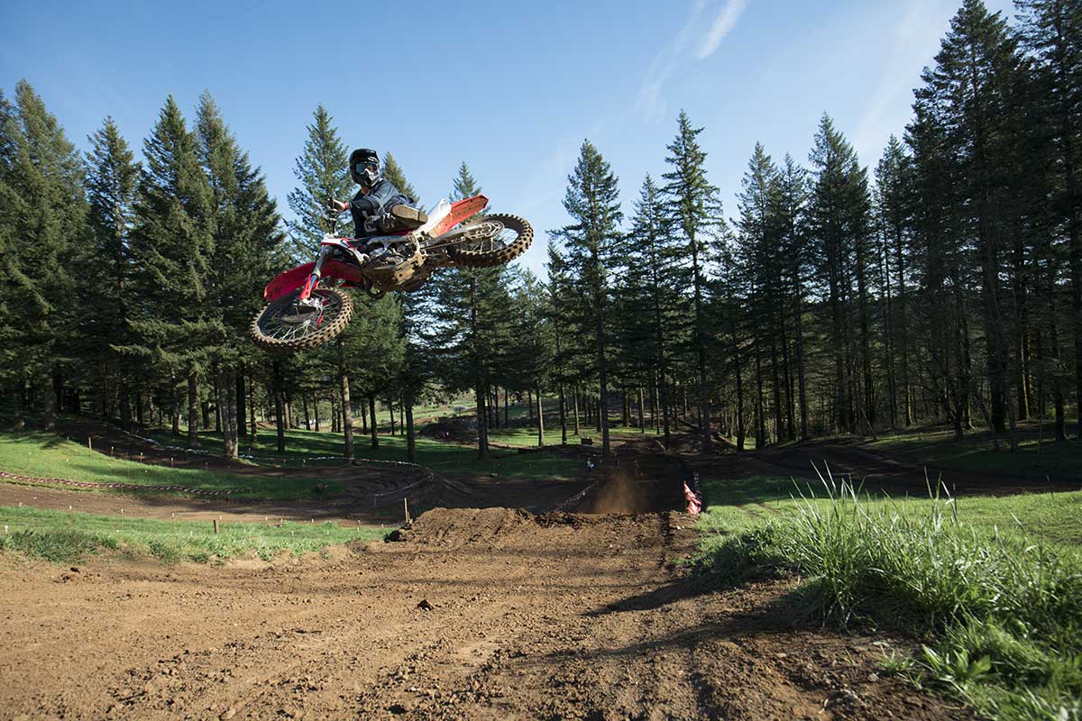 19-Honda-CRF450R_Action_10.jpg