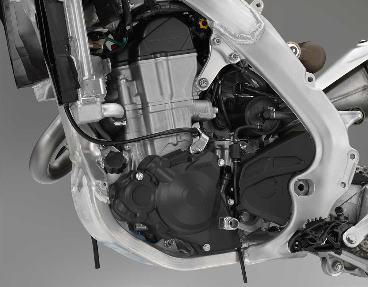 19-Honda-CRF450X_engine-left.jpg