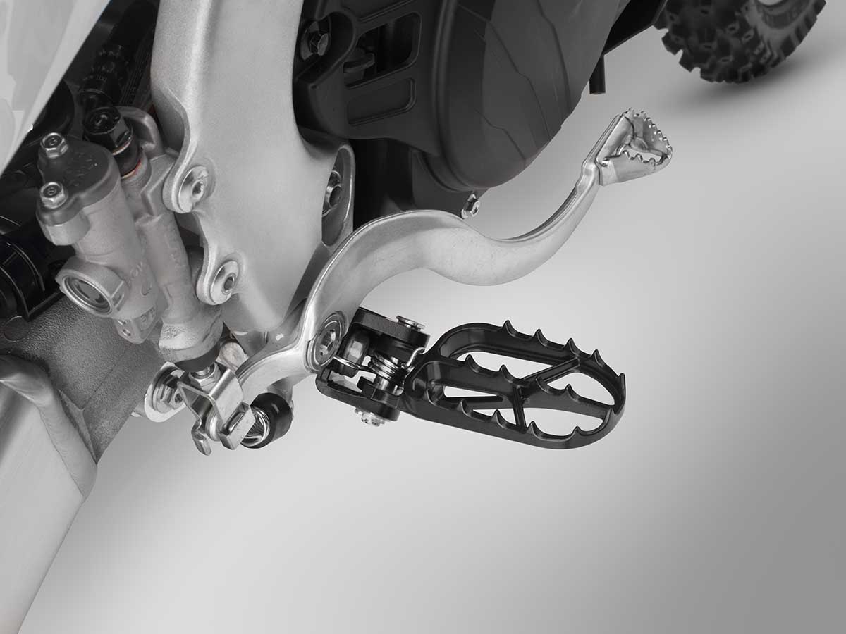 19-Honda-CRF450X_footpeg.jpg
