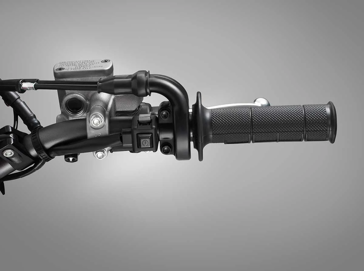 19-Honda-CRF450X_start-button.jpg