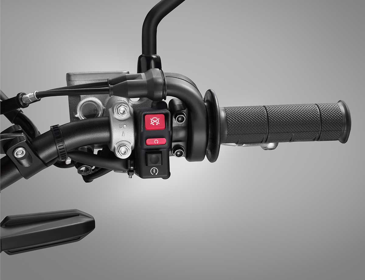 19-Honda-CRF450L_handlebar-switch-R.jpg