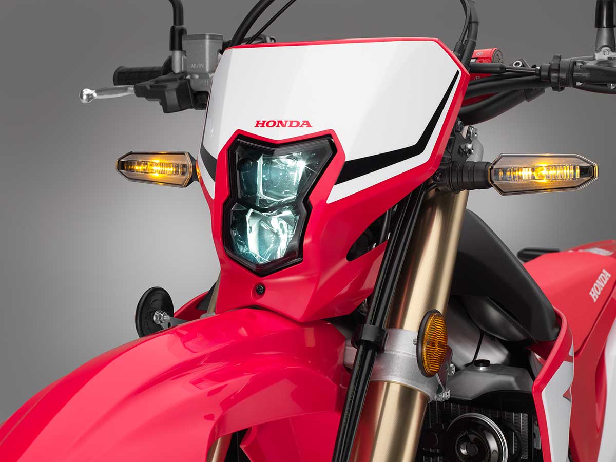 19-Honda-CRF450L_headlight-on.jpg