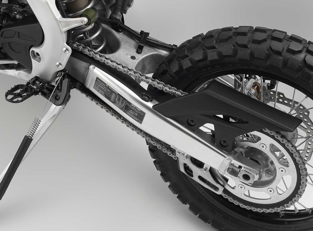 19-Honda-CRF450L_swingarm.jpg