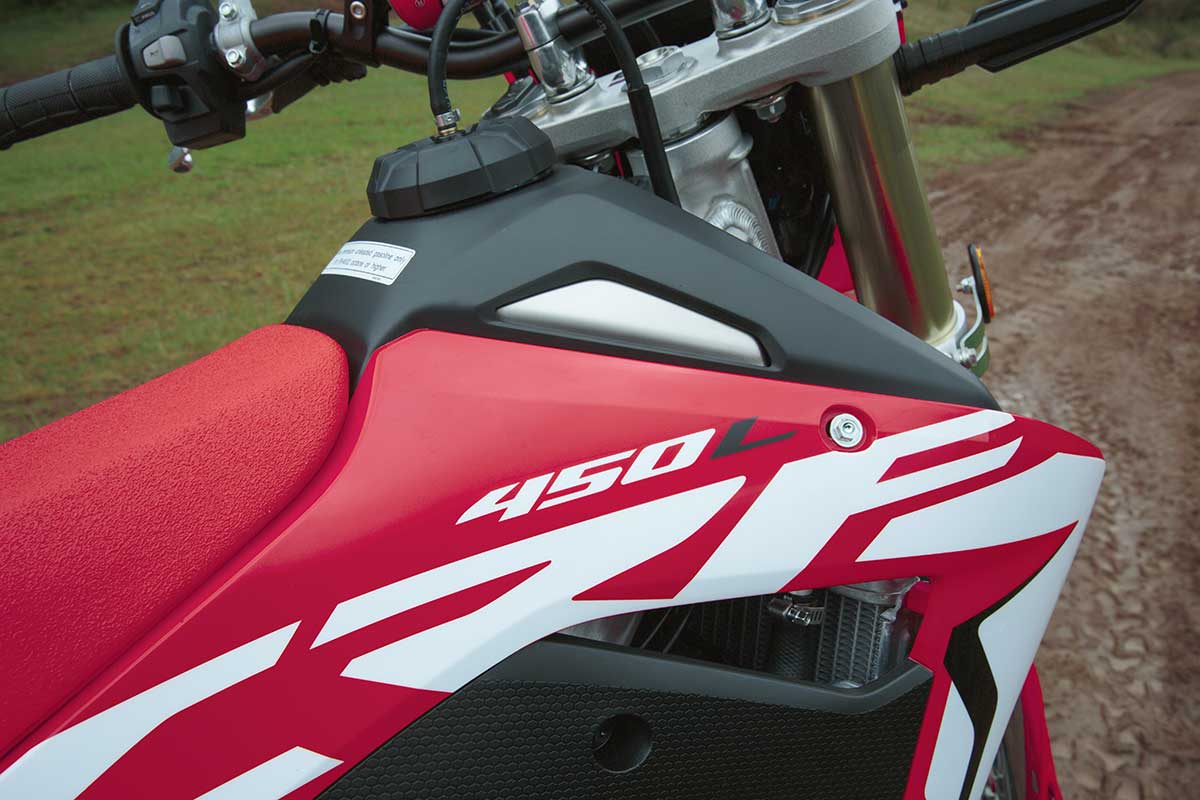 19-Honda-CRF450L_Beauty_1.jpg