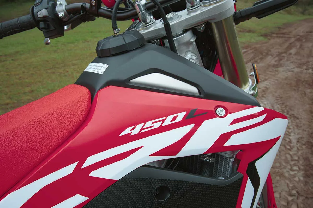 19-Honda-CRF450L_Beauty_1.jpg