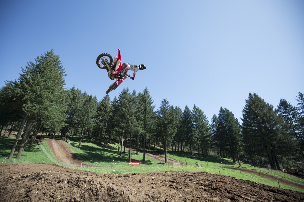 19 Honda CRF250R_Action_12.jpg