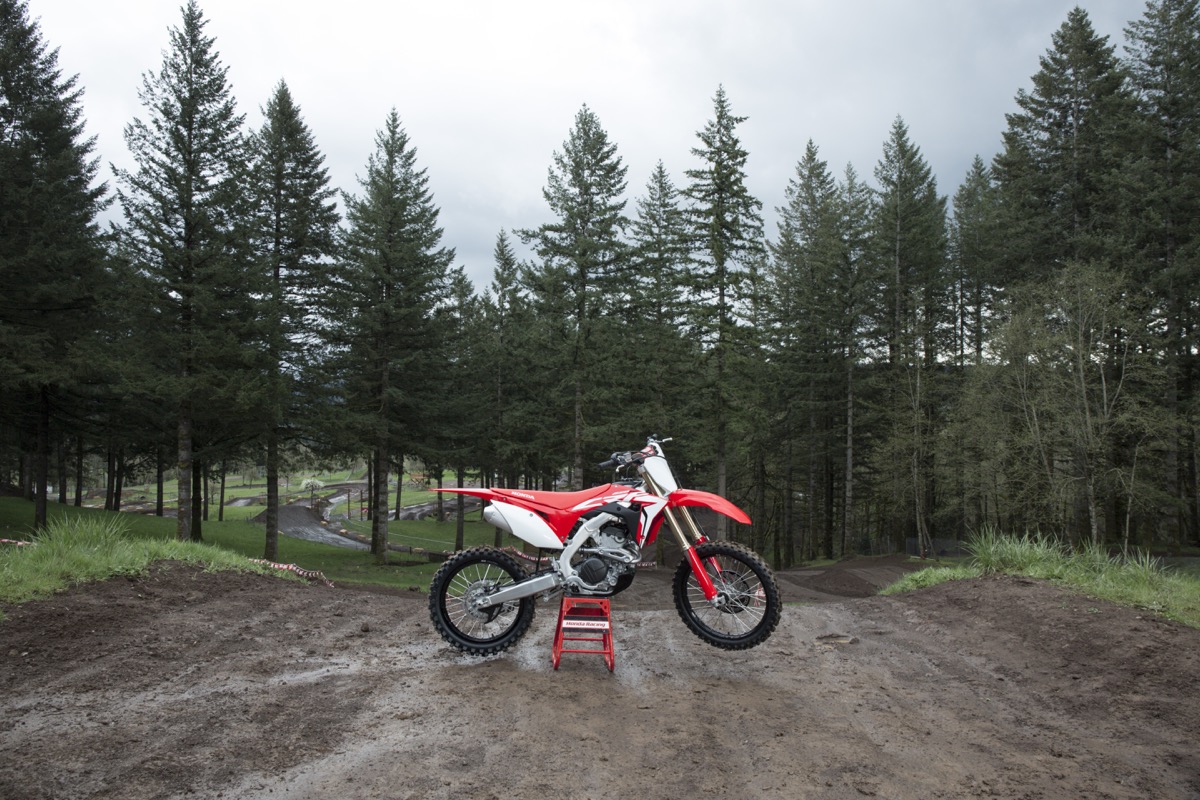19 Honda CRF250R_Beauty_01.jpg