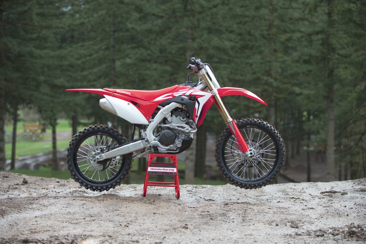 19 Honda CRF250R_Beauty_02.jpg