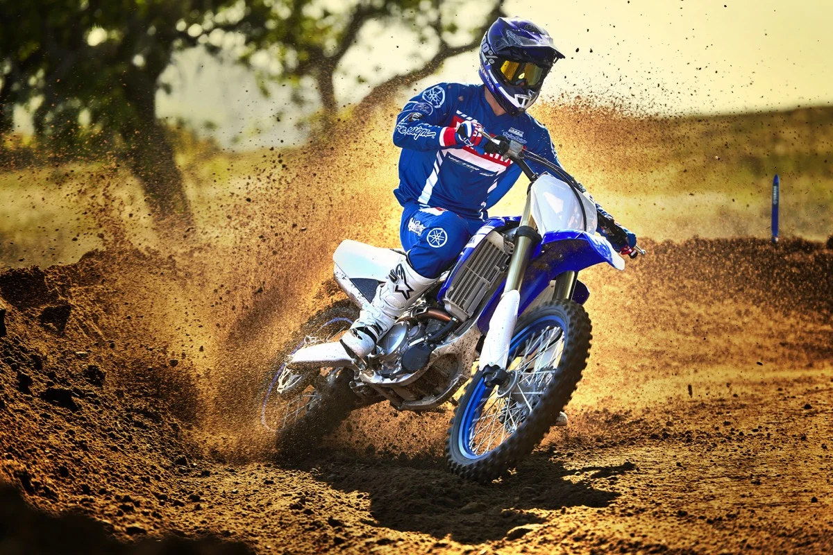 19_YZ250F_TeamYamahaBlue_A03.jpg