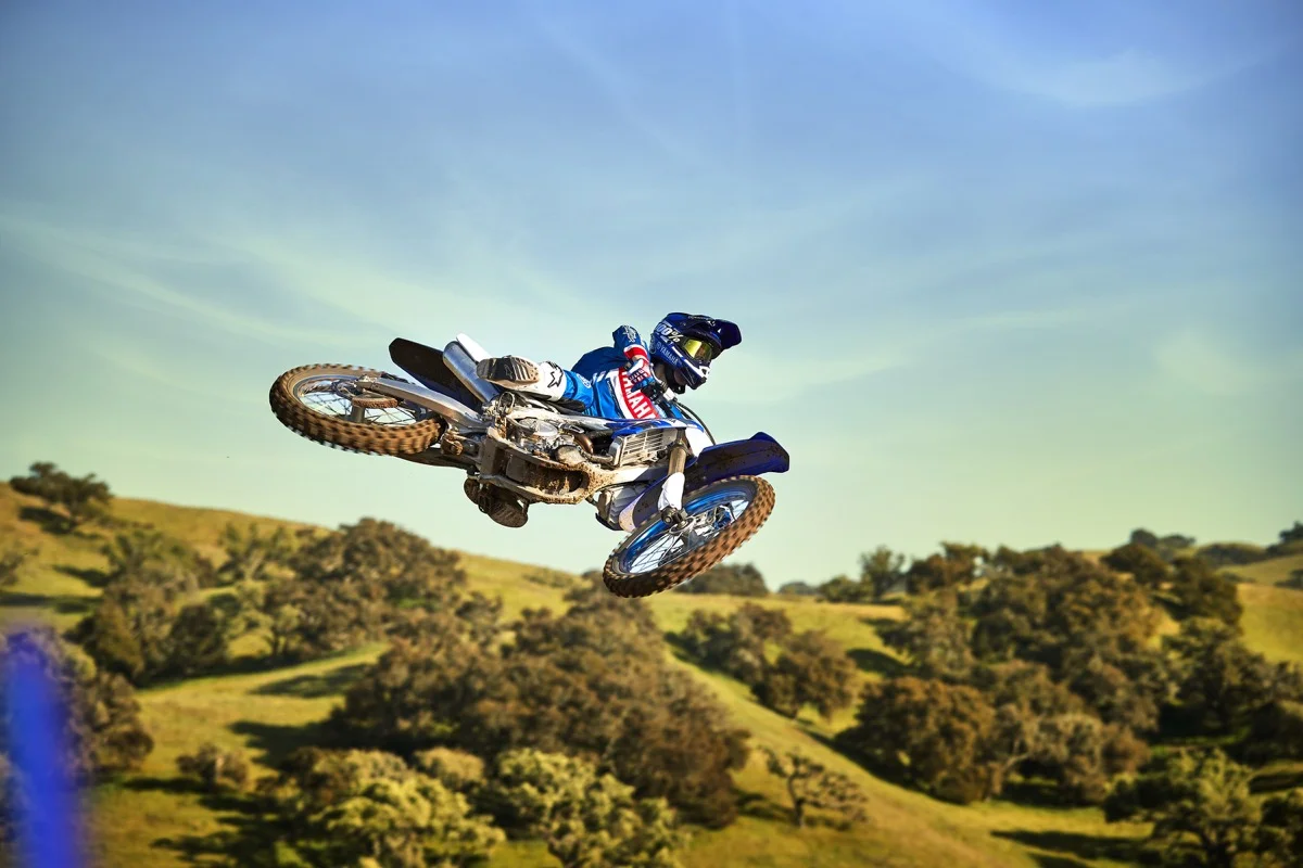 19_YZ250F_TeamYamahaBlue_A06.jpg