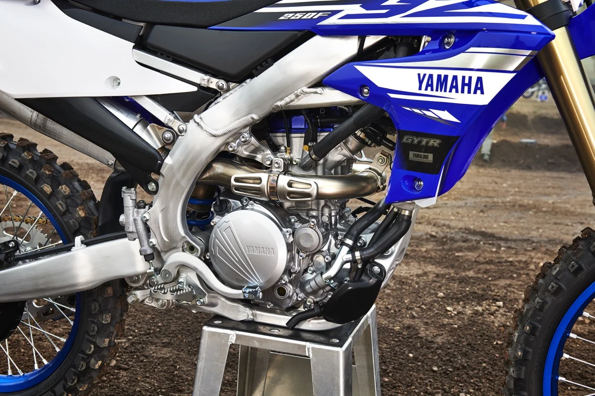 19_YZ250F_TeamYamahaBlue_D01.jpg
