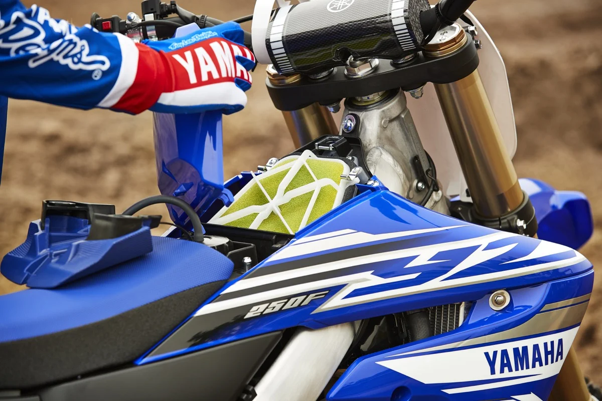19_YZ250F_TeamYamahaBlue_D08.jpg