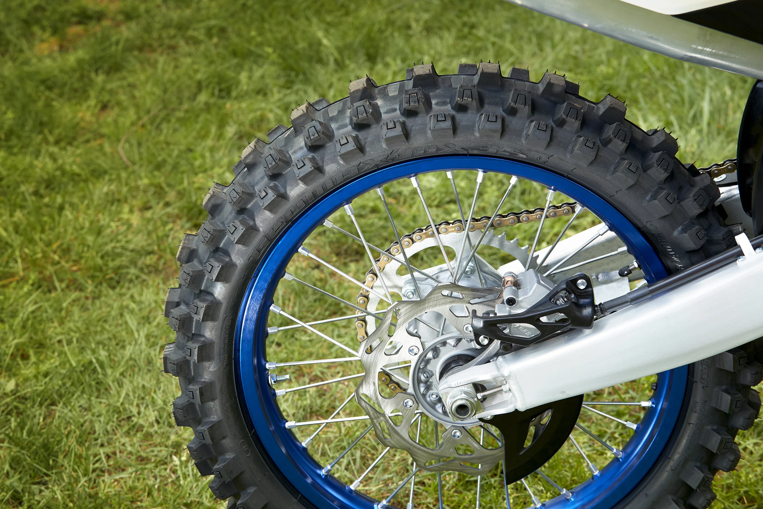 19_YZ450F_TeamYamahaBlue_D09a.jpg