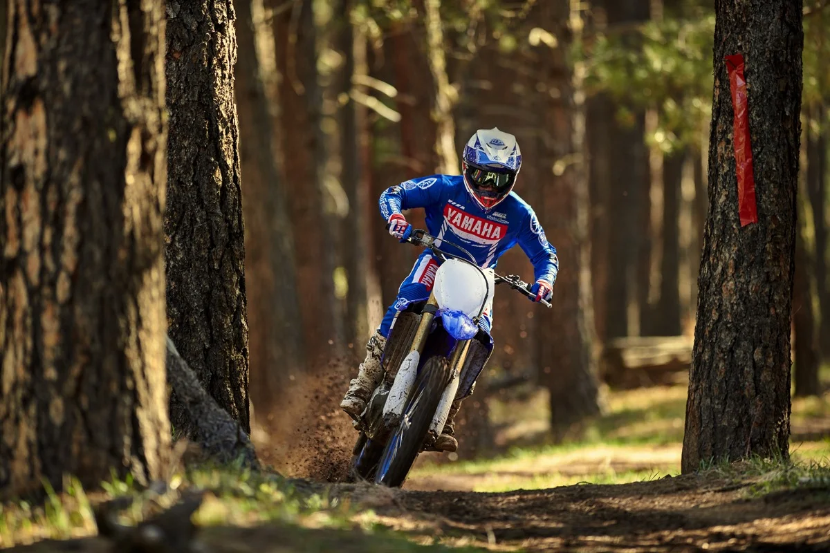 19_YZ450FX_TeamYamahaBlue_A05.jpg