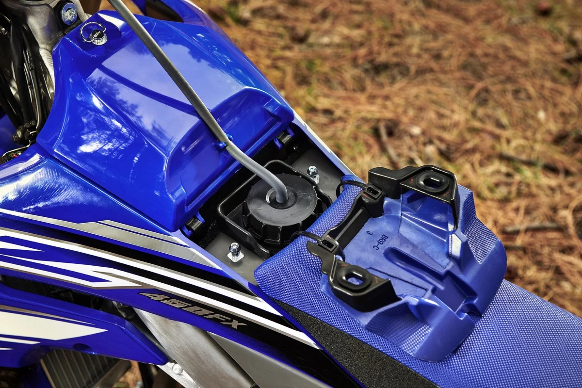19_YZ450FX_TeamYamahaBlue_D09.jpg