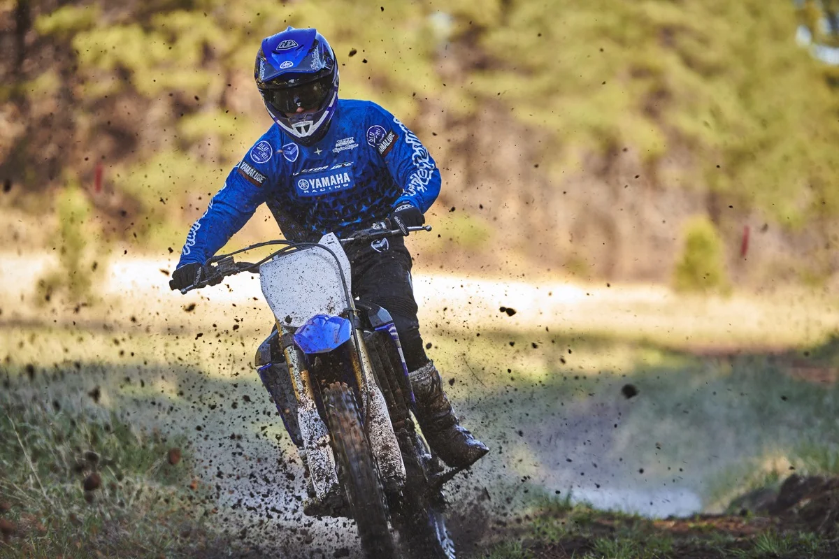 19_YZ250FX_TeamYamahaBlue_A01.jpg