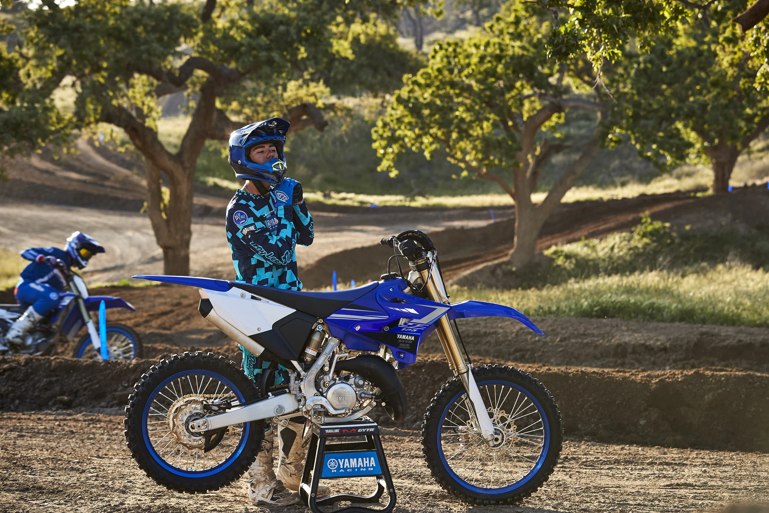 20_YZ125_TeamYamahaBlue_B03.jpg