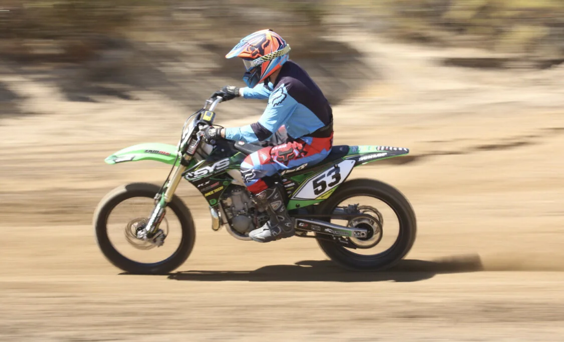 Bob Brauer shredding his old, yet very new looking KX250 smoker