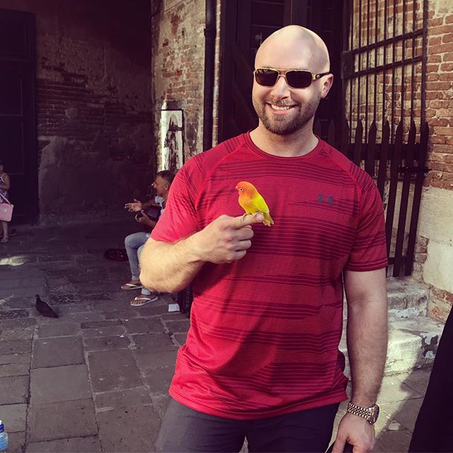 Making some bird friends in Venice. This little guy didn’t fit in with the flocks of pigeons #venice #italy #bird #birds #birdsofinstagram