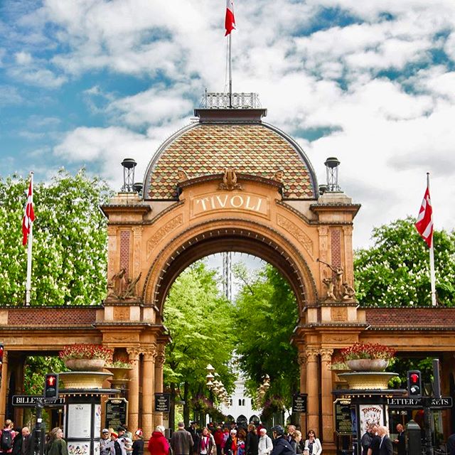 Just left Tivoli, the second oldest theme park in the world which is in Copenhagen, Denmark. Walt Disney came here for inspiration when he was designing Disneyland. Got to ride one of the oldest running wooden rollercoasters in the world, built in 1914 and still going strong. Also, future note to self— never ever ride a ride called Vertigo again. It is aptly named that 😵 #tivoli #tivoligardens #vertigo #rollercoaster #themepark #copenhagen #denmark #denmark🇩🇰